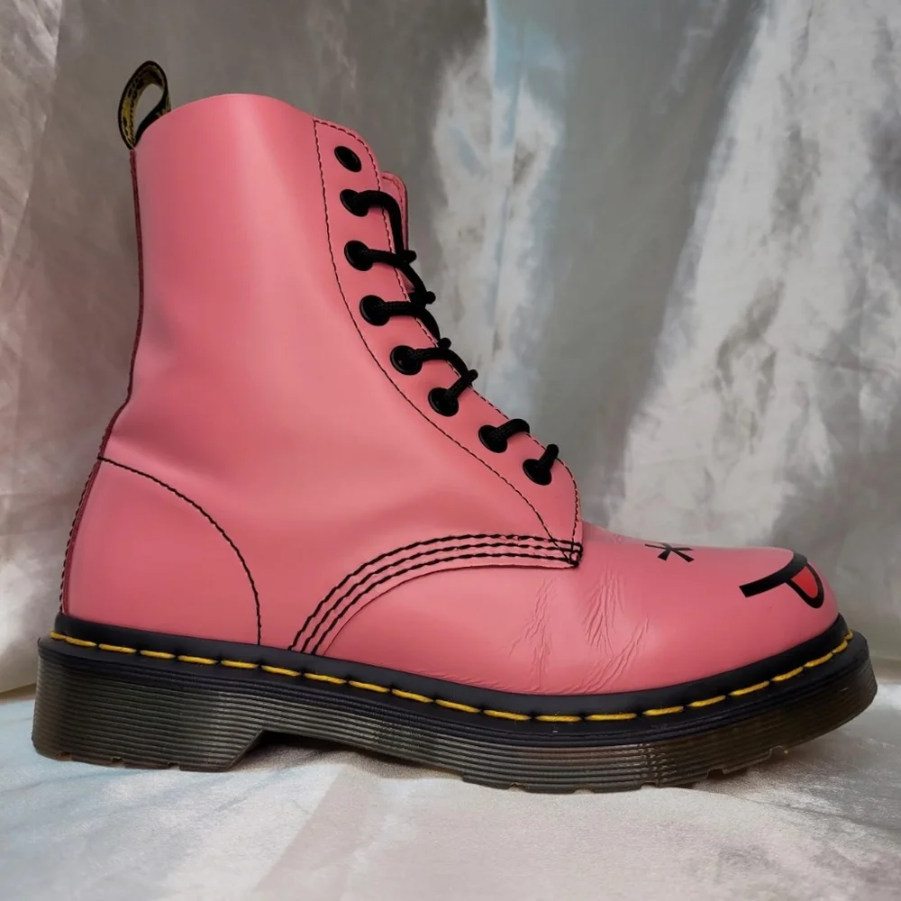 Dr. Martens Hincky smiley face boots in Acid Pink - Picture 3 of 8